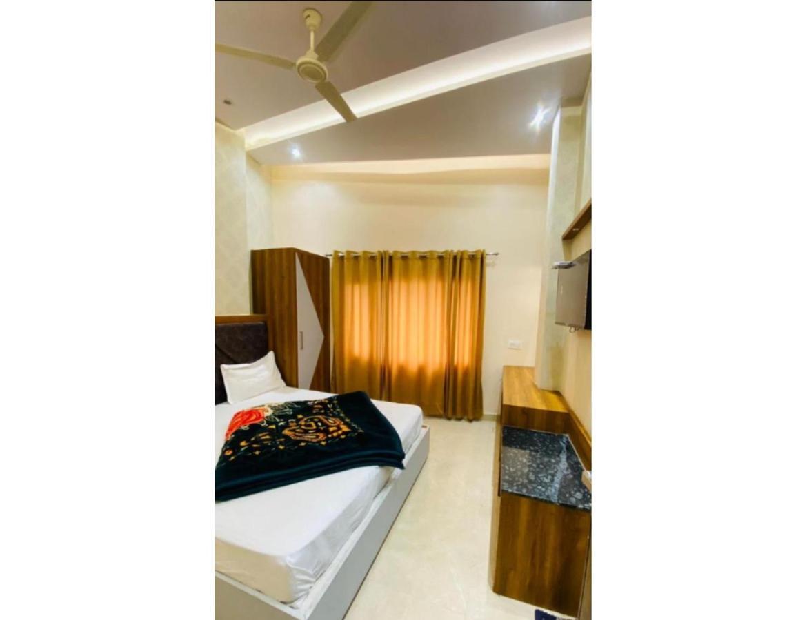 Homestay Hotel, *