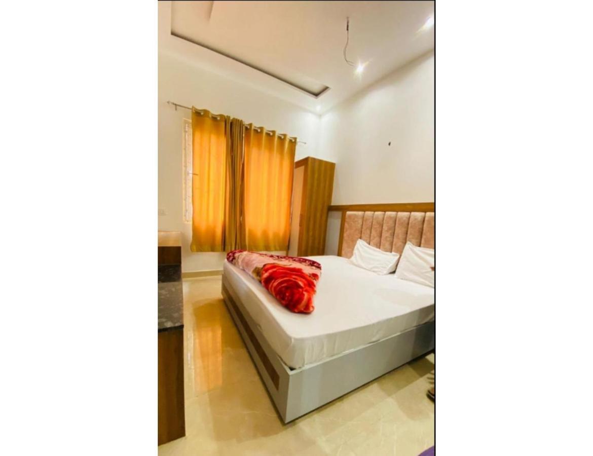 Hotel, Homestay *